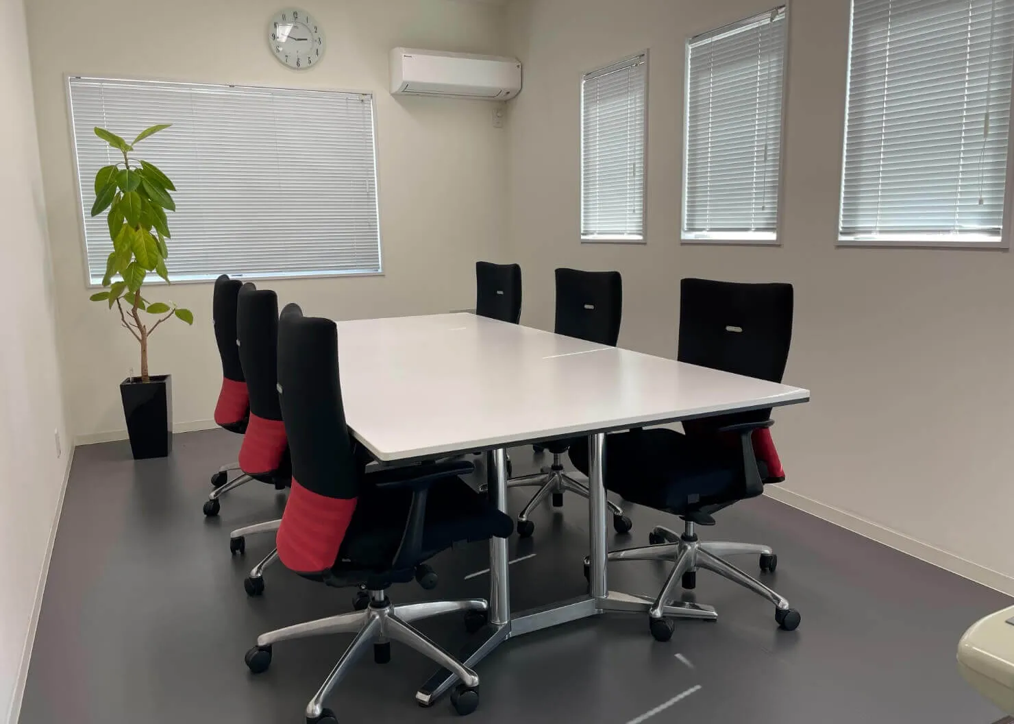 事務所の雰囲気06